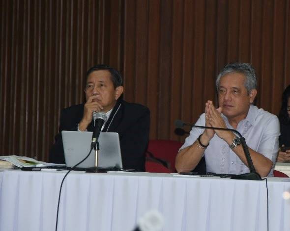 Dr. Tin Htut (MoALI) with SEARCA Director Dr. Gil C. Saguiguit, Jr.