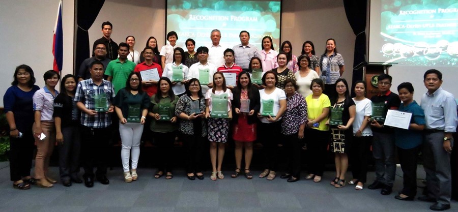 Awardees and project staff of the SEARCA-DepEd-UPLB School and Home Garden Project