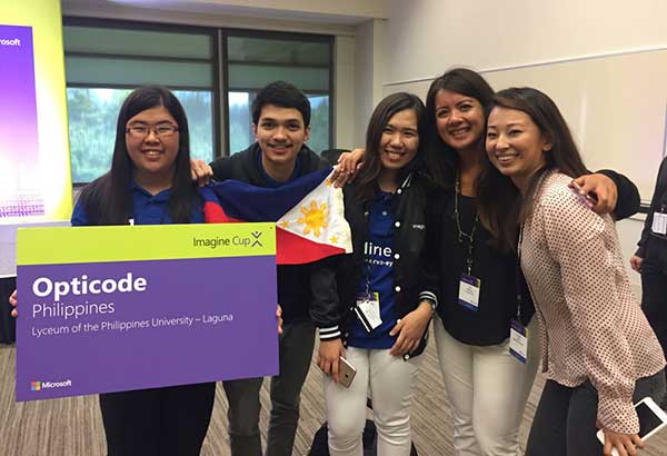 To see is to believe: Team Philippines (composed to Rochel Reyes, Christian Cepe, and Jasmine Raymundo) celebrate reaching the semifinals of Microsoft’s Imagine Cup with two of the judges of their last panel presentation.