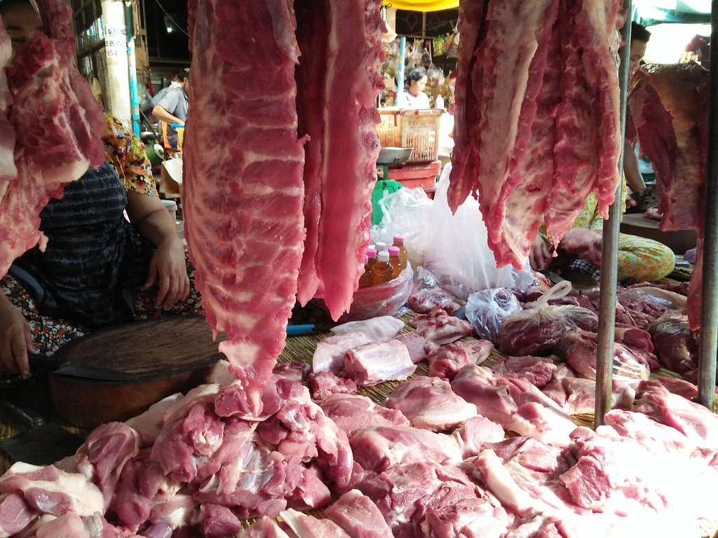 Food safety is a top priority of Cambodian government, especially in informal markets where a majority of domestically produced foods are bought and sold (photo credit: ILRI/Hardi Dasman).