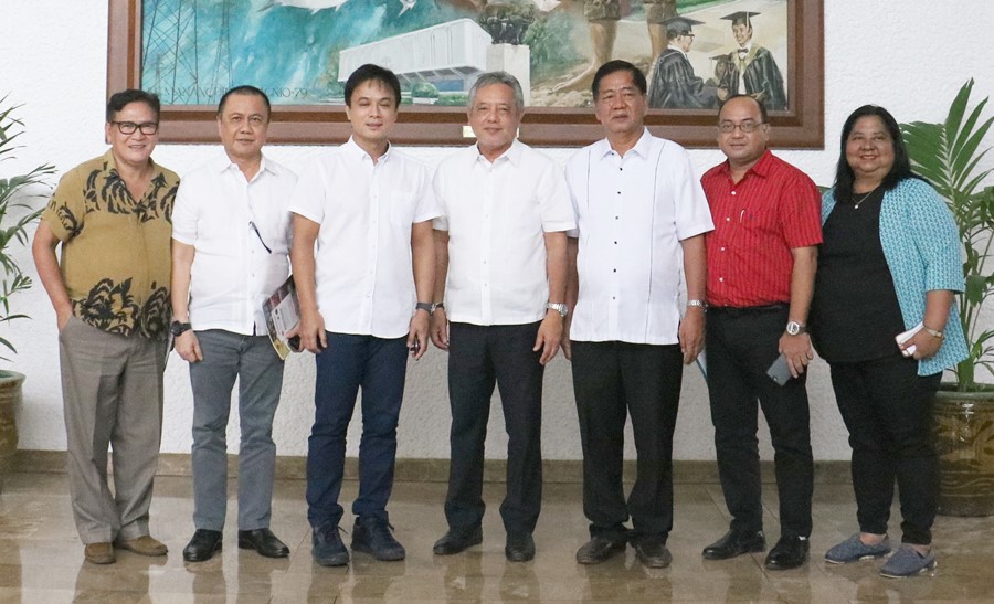 Dr. Saguiguit (center) flanked by Governor Hernandez (on his left) and Los Baños Mayor Cesar Perez (on his right) along with other local government officials of Laguna, Philippines