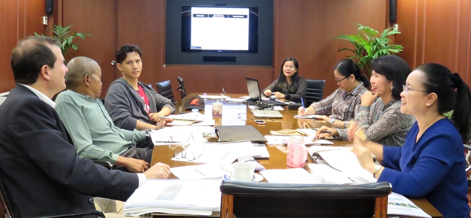 SEARCA's RDD Staff, led by Dr. Bessie M. Burgos (rightmost), presenting to Dr. Bresciani (leftmost) the ATMI-ASEAN Project accomplishments, plans, and challenges.