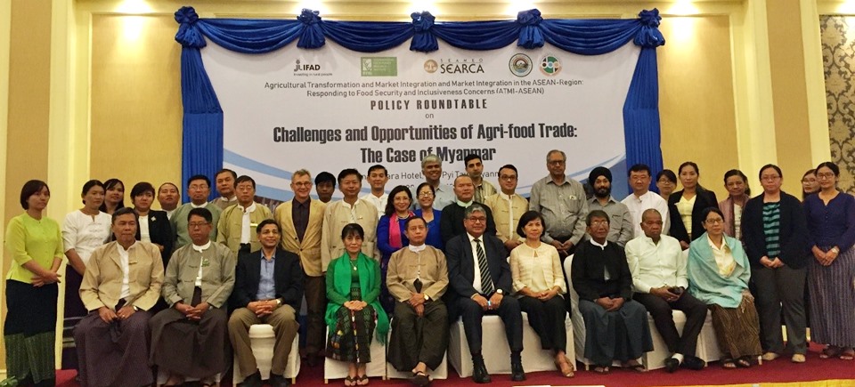 MOALI Permanent Secretary Dr. Tin Htut (seated, center) with the Myanmar Technical Working Group, representatives from the public and private sectors, academe, research institutions, farmers’ organization, IFPRI and SEARCA