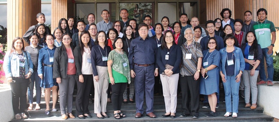 First batch of trainees together with key personnel from DA-BAR led by Dr. Nicomedes P. Eleazar (front row, third from left), Executive Director, with Mr. Anthony B. Obligado (front row, second from left), Head of the Technology Commercialization Division; SEARCA Project Development and Technical Services (PDTS) staff led by Ms. Nancy M. Landicho (front row, third from right), Program Specialist and Officer-in-Charge, with Ms. Imelda L. Batangantang (front row, leftmost), Program Specialist; and the project team led by Dr. Corazon T. Aragon (front row, center), Project Leader, with Dr. Cesar B. Quicoy (front row, second from right), Financial Viability Expert, and Prof. Bates M. Bathan (front row, rightmost), Training Facilitator.