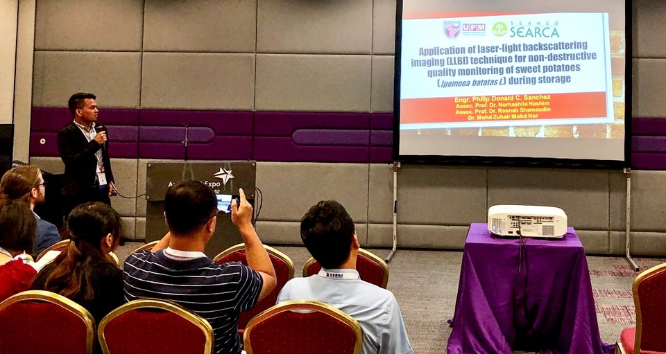 Engr. Sanchez presenting his research: "Application of laser-light backscattering imaging (LLBI) technique for nondestructive quality monitoring of sweet potatoes (Ipomoeas batatas L.) during storage" in Session 1 on Non-destructive Analysis of Fresh Produce
