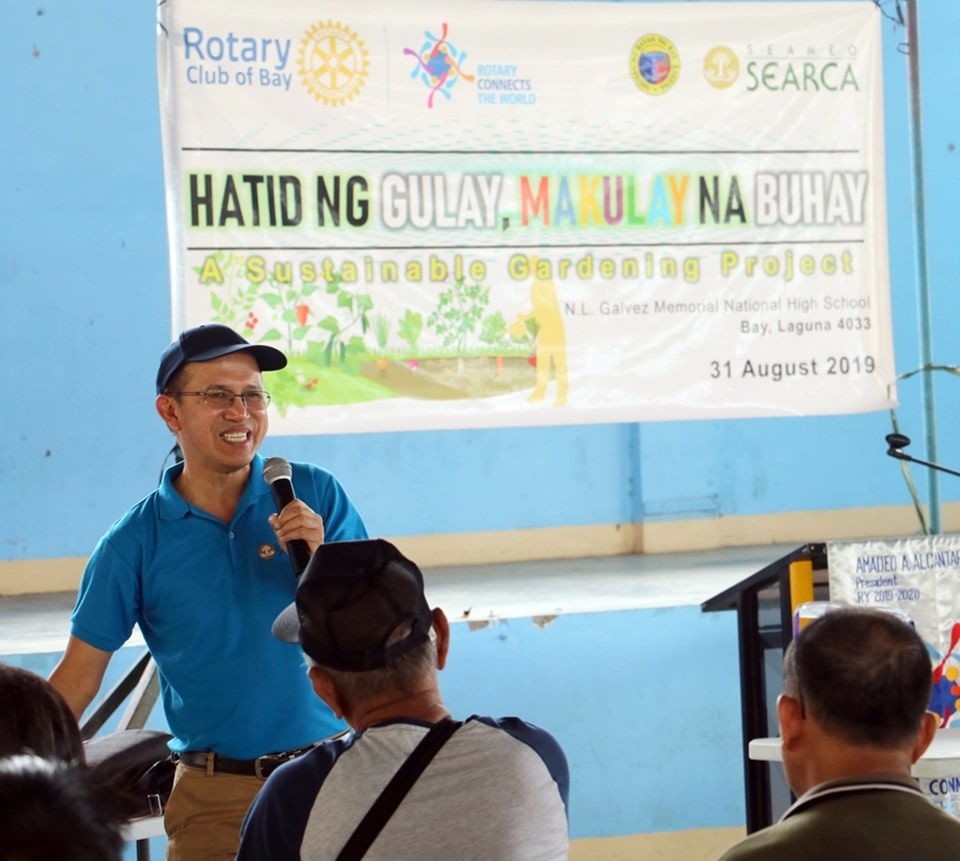 Dr. Glenn B. Gregorio, SEARCA Director, tells participants to dream big and plant not only for their own consumption, but also to produce excess for sale