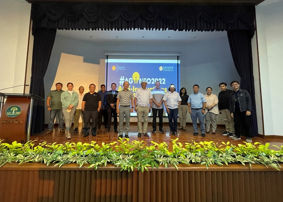 Dr. Glenn B. Gregorio (seventh from left), SEARCA Director, and Mr. Sebastian C. Quiniones, Jr. (center), PSFI Executive Director, together with members of the technical working group of the Agri-innovations Forum.